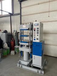 Вулканизационный гидравлический пресс для изготовления РТИ