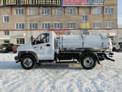 Автоцистерна моловоз водовоз