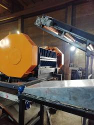 РАСПЕР 1500 отличается от обычных одновальных шредеров. Роторный измельчитель имеет уникальную специализацию, что достигнуто за счет особой формы и расположения ножей на роторе, расстояния между стационарными и роторными режущими элементами. В частности, измельчитель применяется для выделения металлокорда из отработанных автомобильных шин, жил из токопроводящих проводов, кабелей.