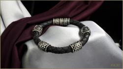 браслет с шармами Сварога