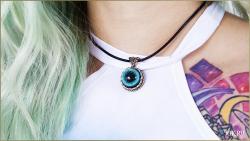 кулон медальон с глазом песца