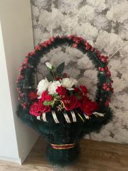 Корзина ритуальная " Дуэт роз" 