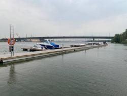 причал из бетонных понтонов