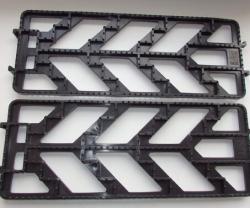 Антибуксовочные ленты - эта полезная вещь должна быть в багажнике у каждого водителя! Если ваша машина забуксовала в грязи или на льду, достаточно подложить эти ленты под ведущие колеса автомобиля. За счет максимально усиленного поверхностного сцепления лент колеса легко въедут на них, и машина без труда освободится практически из любого, самого «вязкого» или «скользкого» плена.