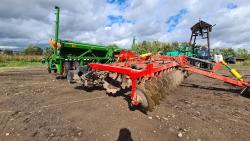 Бороны дисковые БДМ-А (подшипниковый узел снаружи сферы диска) двухрядные, шириной захвата от 1,2 до 9,3 метров