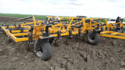 Универсальный культиватор АПК-10.4 в работе