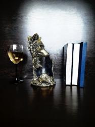 волк золотистый вид сбоку