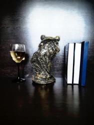 медведь золотистый вид сзади