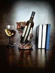 медведь медный вид спереди с бутылкой