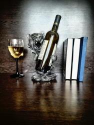 медведь серебристый вид спереди с бутылкой