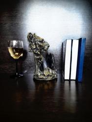 тигр золотистый вид сбоку