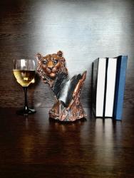 тигр медный вид спереди