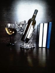 тигр серебристый вид спереди с бутылкой