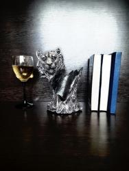 тигр серебристый вид спереди