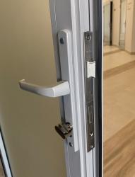 Фурнитура на алюминиевые двери