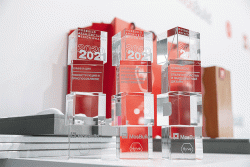 Наградная статуэтка из стекла