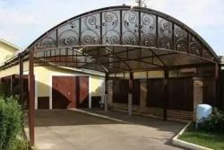 Автомобильные навесы из металла от компании «Ангар-Уфа»: надежное качество и высокая практичность