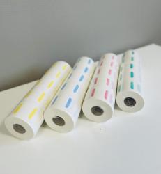 Одноразовые бумажные воротнички на липучке предназначены для всех видов парикмахерских услуг. Воротники одноразовые используются для предотвращения контакта кожи клиента с пеньюаром и защищают от попадания остриженных волос на кожу клиента, а так же для защиты одежды от химических составов при окрашивании волос или химической завивке. Воротник для стрижки одноразовый необходим в работе парикмахера ( барбера ) для соблюдения личной гигиены. Наши воротнички гипоаллергенные, не вызывают раздражения