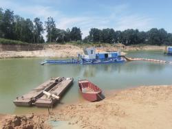 Вид земснаряда на воде