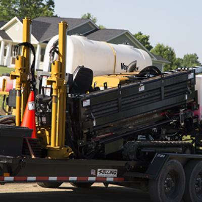Низкорамный прицеп для перевозки спецтехники