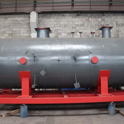 Эти емкости имеют стандартную конструкцию агрегата для разделения нефтегазовой смеси. Они комплектуются отбойником, перегородками из ПВЛ, каплеуловителей, пеногасителем, входными/выходными штуцерами.