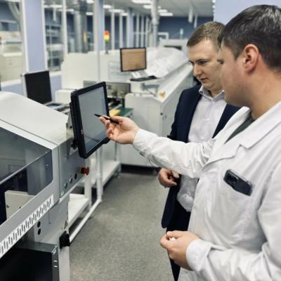 Руководитель компании и руководитель производства 