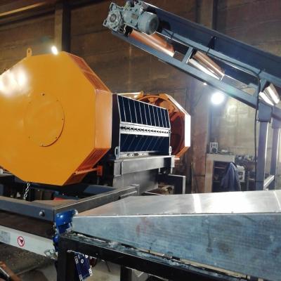 РАСПЕР 1500 отличается от обычных одновальных шредеров. Роторный измельчитель имеет уникальную специализацию, что достигнуто за счет особой формы и расположения ножей на роторе, расстояния между стационарными и роторными режущими элементами. В частности, измельчитель применяется для выделения металлокорда из отработанных автомобильных шин, жил из токопроводящих проводов, кабелей.