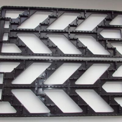 Антибуксовочные ленты - эта полезная вещь должна быть в багажнике у каждого водителя! Если ваша машина забуксовала в грязи или на льду, достаточно подложить эти ленты под ведущие колеса автомобиля. За счет максимально усиленного поверхностного сцепления лент колеса легко въедут на них, и машина без труда освободится практически из любого, самого «вязкого» или «скользкого» плена.