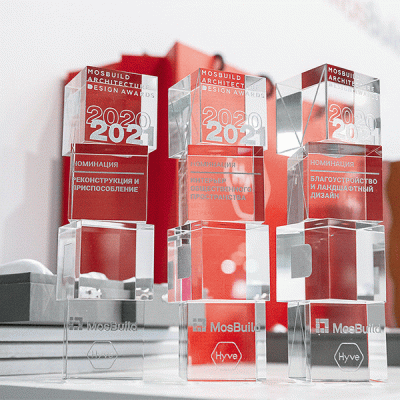 Наградная статуэтка из стекла