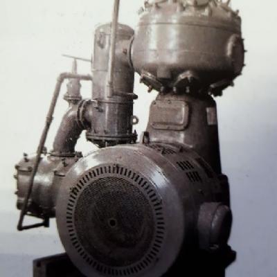 Компрессор 305ВП-30/8 стационарный, поршневой, крейцкопфный, двухступенчатый, угловой, с водяным охлаждением, со смазкой цилиндров и сальников.