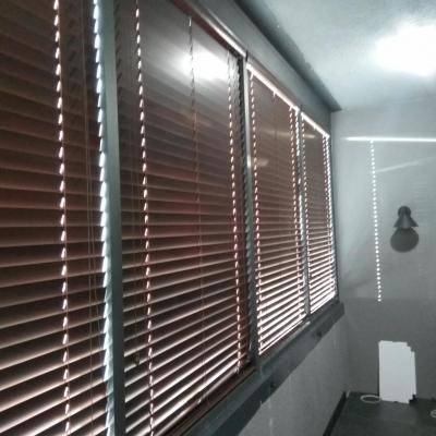 Горизонтальные жалюзи из натурального дерева