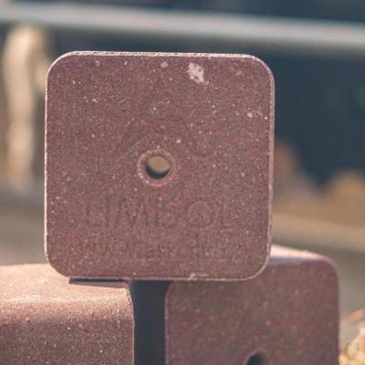 Соль-лизунец "Лимисол-АНТИКЕТОЗ ТРАНЗИТ" коричневого цвета весом 5 кг круглой и квадратной формы, а также квадратный брикет весом 20кг, фасуется в коробки из гофрокартона по 4 штуки и в термоусадочную пленку.