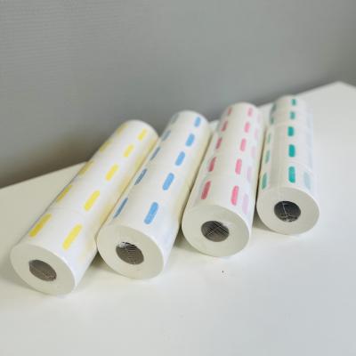 Одноразовые бумажные воротнички на липучке предназначены для всех видов парикмахерских услуг. Воротники одноразовые используются для предотвращения контакта кожи клиента с пеньюаром и защищают от попадания остриженных волос на кожу клиента, а так же для защиты одежды от химических составов при окрашивании волос или химической завивке. Воротник для стрижки одноразовый необходим в работе парикмахера ( барбера ) для соблюдения личной гигиены. Наши воротнички гипоаллергенные, не вызывают раздражения