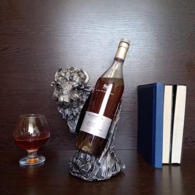 серебристый