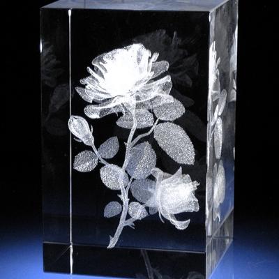 Подарки из стекла с лазерной гравировкой внутри.